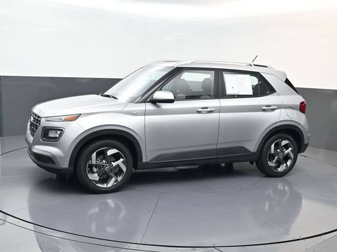 Certified 2026 Hyundai Venue SEL FWD image 7
