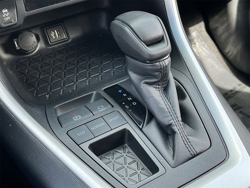 Used 2024 Toyota RAV4 LE image 17