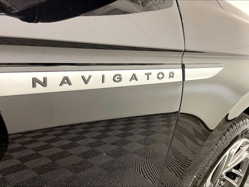 Used 2025 Lincoln Navigator Reserve AWD/4WD image 42