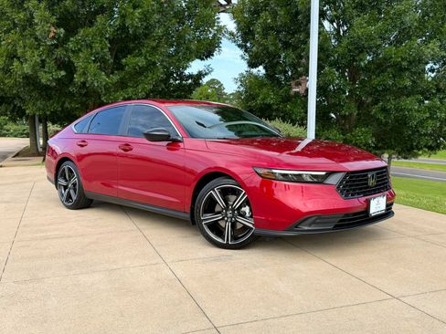 Used 2025 Honda Accord Sport image 1