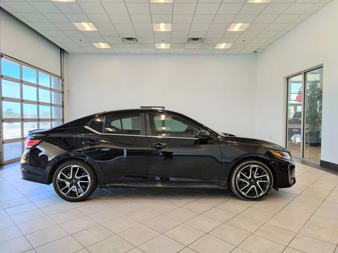 Used 2024 Nissan Sentra SR FWD image 2