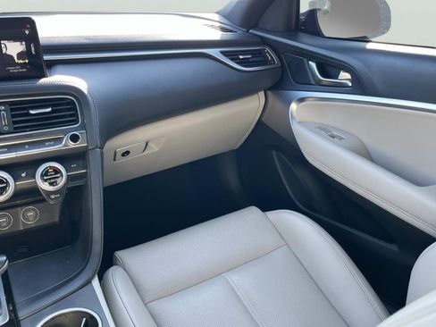 Used 2023 Genesis G70 2.0T image 13