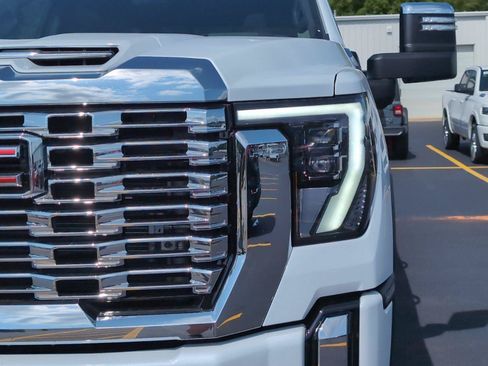 New 2026 GMC Sierra 2500 Denali w/ Denali Reserve Package AWD/4WD image 12