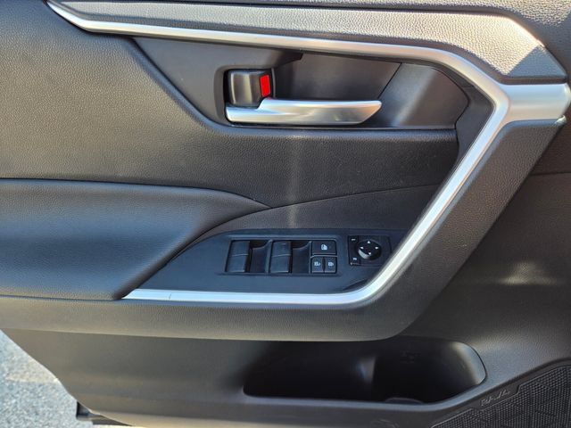 Used 2019 Toyota RAV4 XLE w/ Carpet Mat Package AWD/4WD image 29