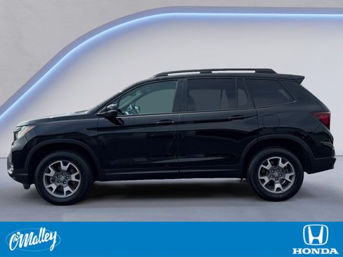 Used 2023 Honda Passport TrailSport image 2
