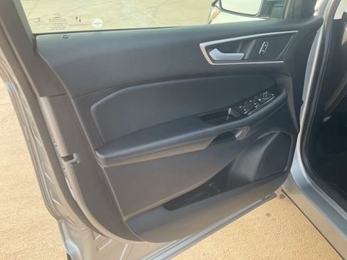 Used 2020 Ford Edge SEL image 4