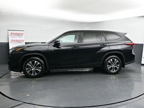 Used 2023 Toyota Highlander XLE image 5