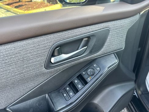 Certified 2022 Nissan Rogue SV image 12