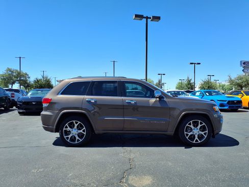 Used 2019 Jeep Grand Cherokee Overland AWD/4WD image 7