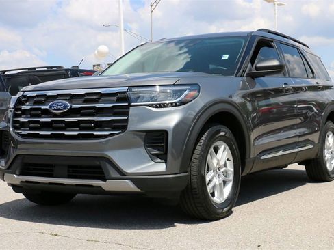 New 2025 Ford Explorer Active image 1