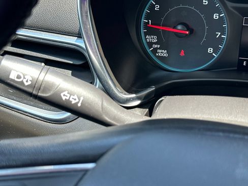 Used 2018 Chevrolet Equinox LT FWD image 30