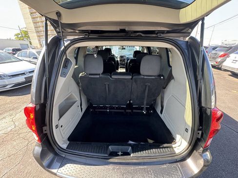 Used 2017 Dodge Grand Caravan SXT image 17