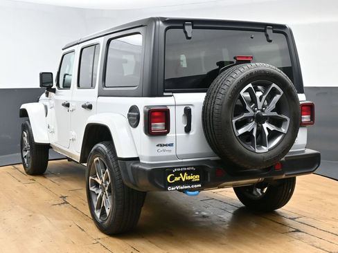 Used 2024 Jeep Wrangler Unlimited w/ Convenience Group AWD/4WD image 7