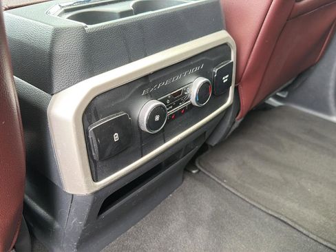 Used 2024 Ford Expedition Max Limited AWD/4WD image 12