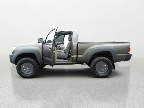 Used 2011 Toyota Tacoma 4x4 Regular Cab image 12