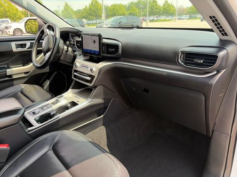 Used 2021 Ford Explorer XLT w/ Equipment Group 202A AWD/4WD image 10