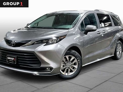 New 2026 Toyota Sienna XLE image 1