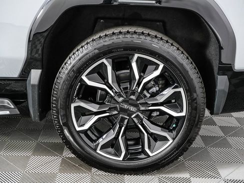 Used 2024 GMC Sierra EV Denali image 33