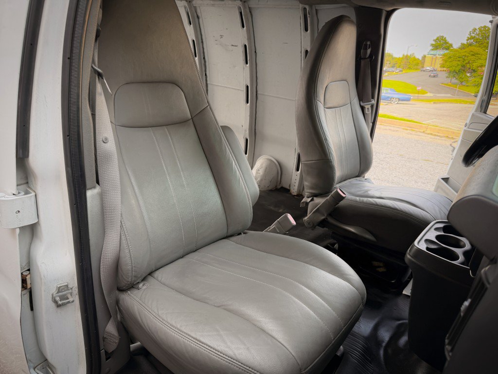 Used 2014 Chevrolet Express 2500 RWD image 23