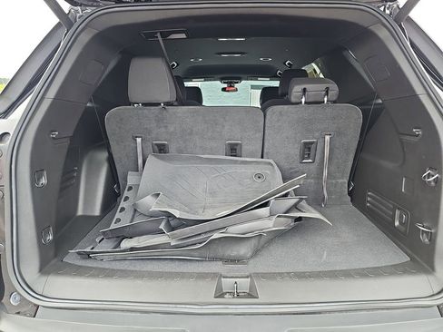 Used 2023 Chevrolet Traverse LT FWD image 17