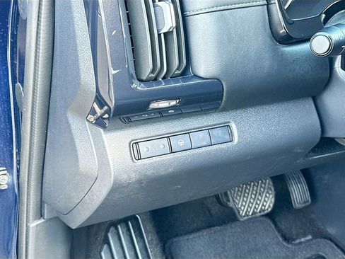 Used 2024 Nissan Pathfinder SV image 10