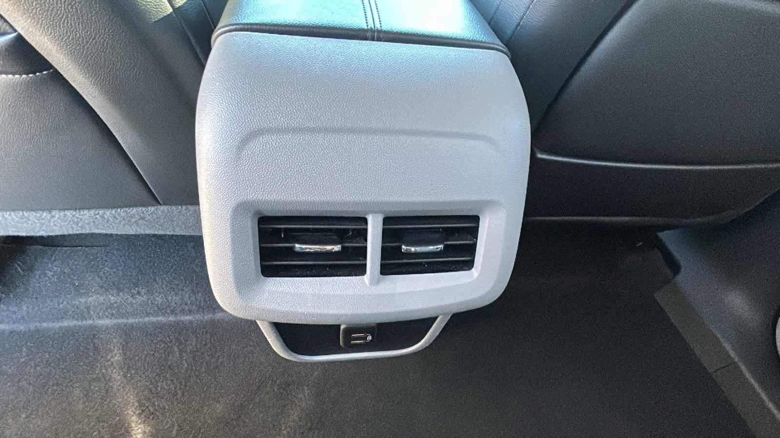 Used 2023 GMC Terrain SLT AWD/4WD image 25