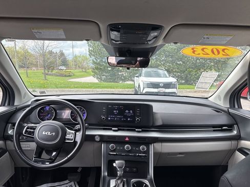 Used 2023 Kia Carnival LX FWD image 18