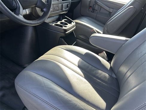 Used 2020 Chevrolet Express 3500 LS w/ Chrome Appearance Package image 11