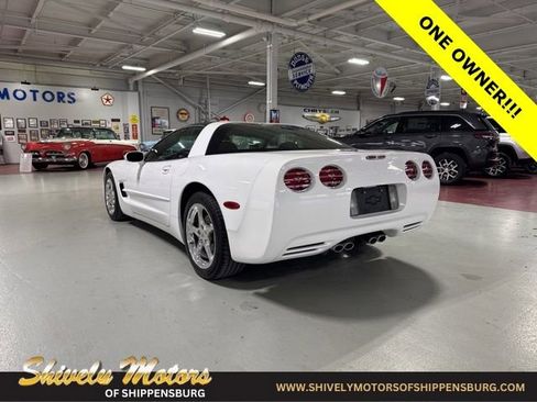 Used 2004 Chevrolet Corvette Coupe w/ Roof Package image 3