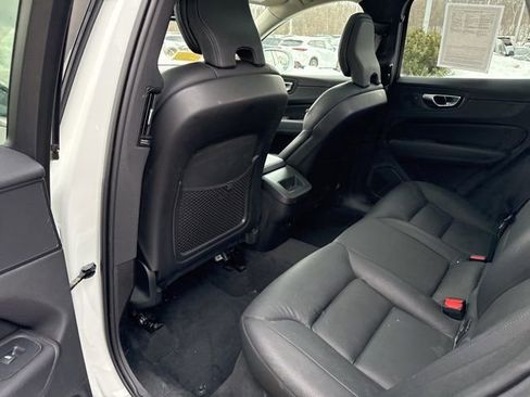 Used 2022 Volvo XC60 B5 Momentum image 26