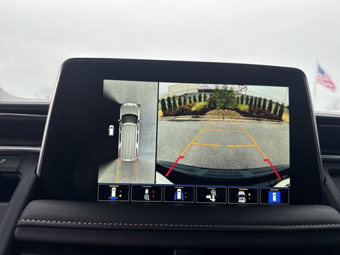 Used 2023 GMC Yukon SLT w/ SLT Premium Package image 26