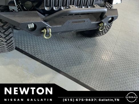 Used 2018 Jeep Wrangler Unlimited Sahara AWD/4WD image 11
