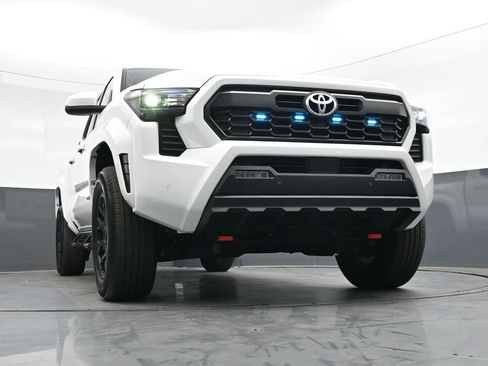 Used 2024 Toyota Tacoma TRD Sport w/ TRD Sport Upgrade Package image 47