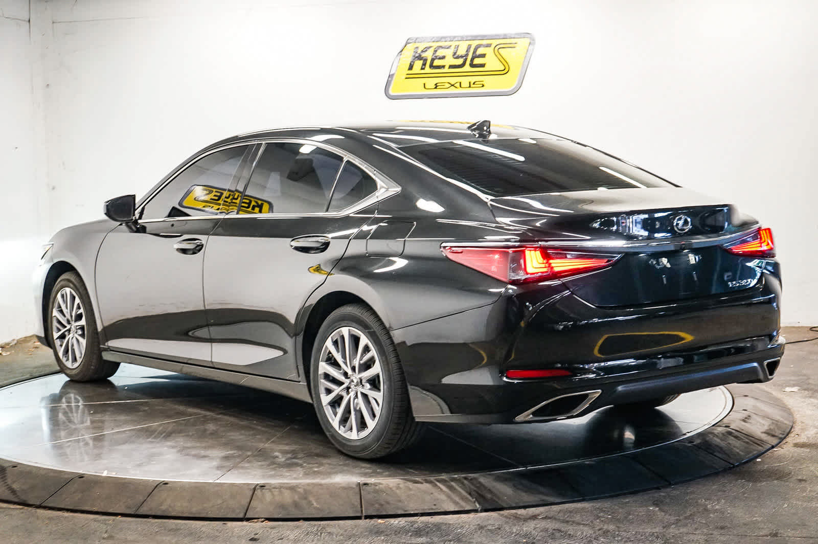 Used 2024 Lexus ES 350 w/ Accessory Package (Z2) FWD image 8