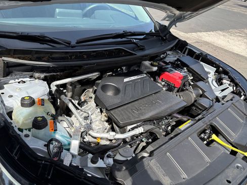 Used 2025 Nissan Rogue SV image 27