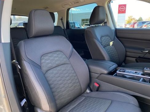 New 2025 Nissan Pathfinder SV image 9