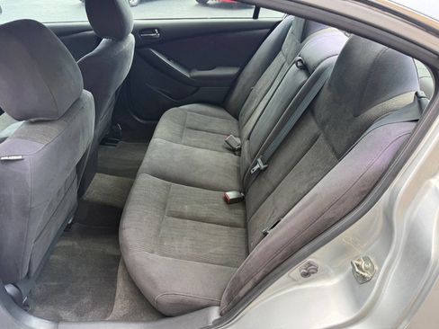 Used 2011 Nissan Altima 2.5 S w/ Convenience Pkg FWD image 10