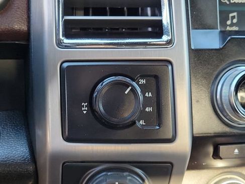 Used 2016 Ford F150 Platinum w/ Equipment Group 701A Luxury AWD/4WD image 29