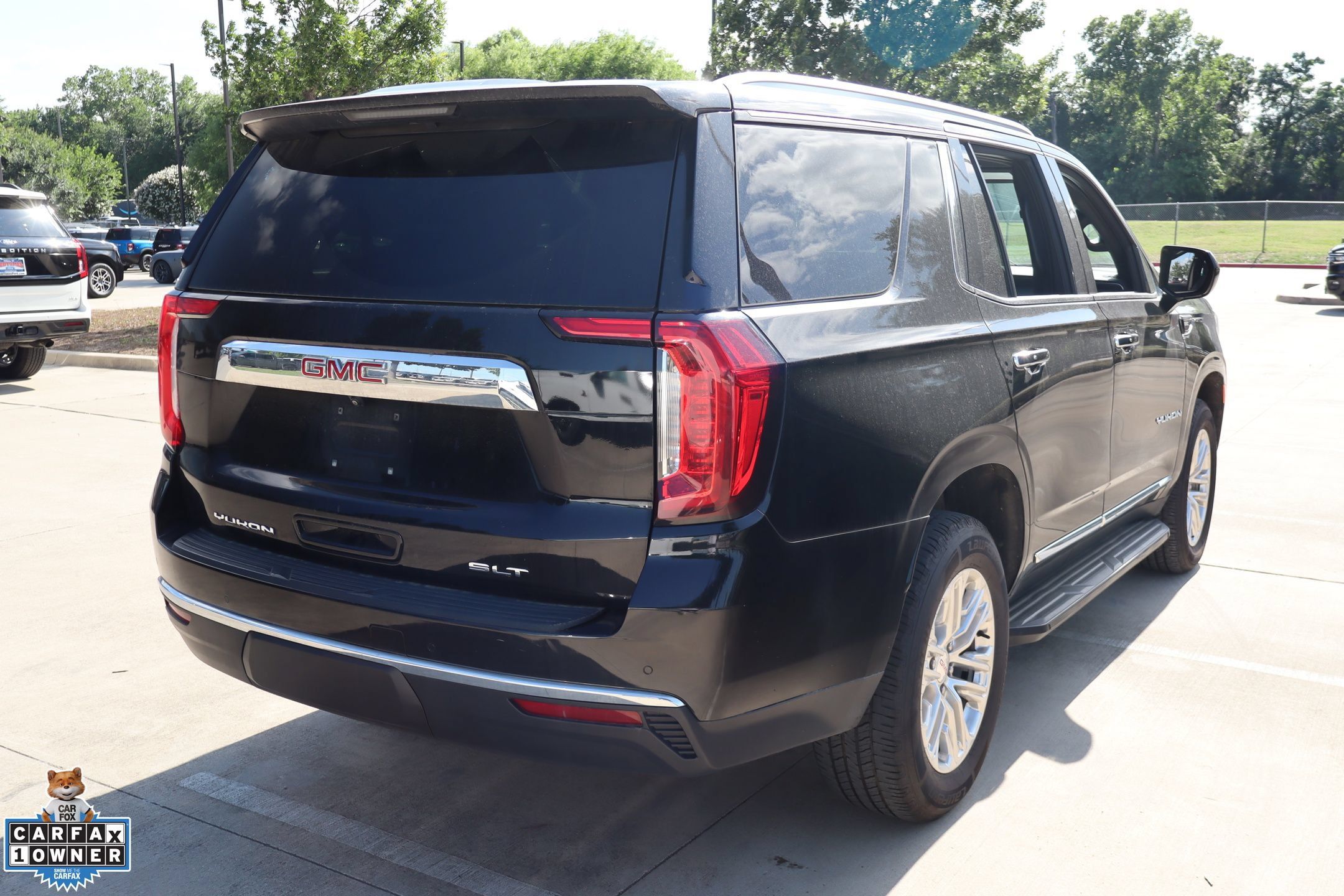 Used 2024 GMC Yukon SLT AWD/4WD image 3