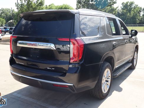 Used 2024 GMC Yukon SLT AWD/4WD image 3