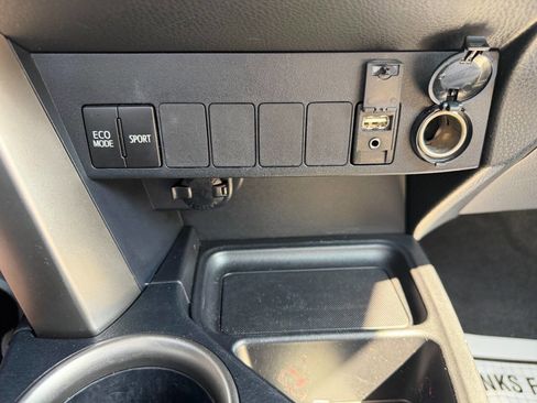 Used 2013 Toyota RAV4 LE image 27