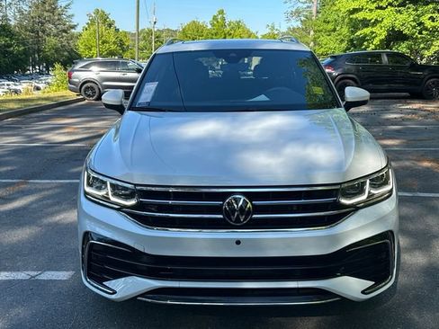 Used 2023 Volkswagen Tiguan SEL R-Line AWD/4WD image 2