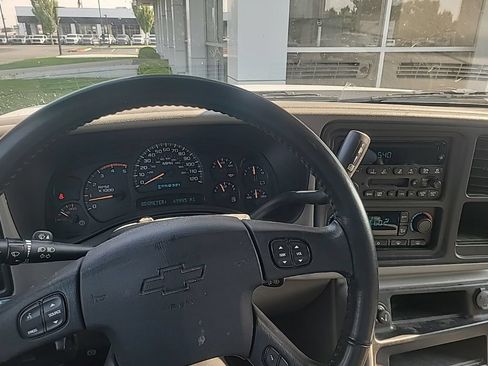 Used 2005 Chevrolet Silverado 2500 LT w/ Heavy-Duty Power Package AWD/4WD image 18