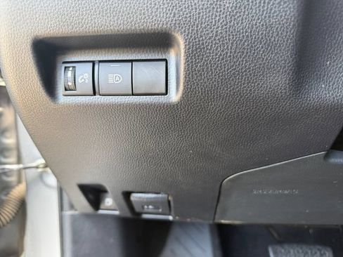 Used 2020 Toyota RAV4 LE w/ Carpet Mat Package AWD/4WD image 18