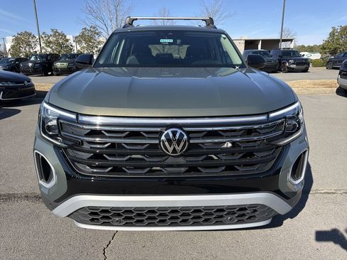 New 2026 Volkswagen Atlas Peak Edition image 2