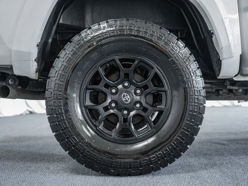 Used 2020 Toyota Tacoma SR5 image 21