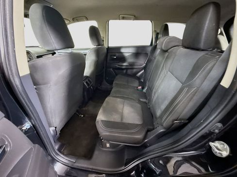 Used 2020 Mitsubishi Outlander ES image 24