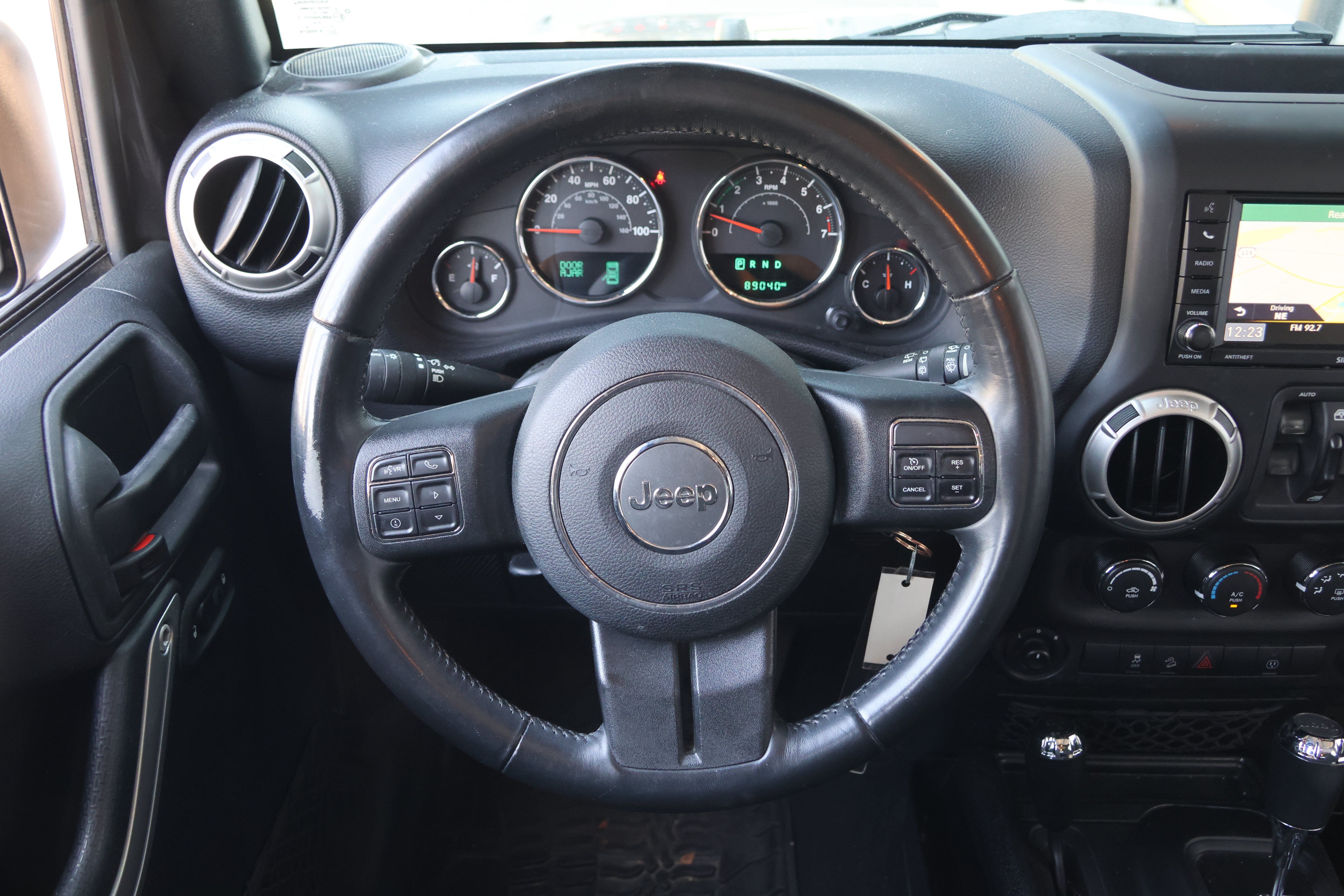 Used 2017 Jeep Wrangler Unlimited Sahara w/ Connectivity Group AWD/4WD image 15