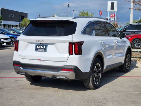 New 2026 Kia Sorento S image 4