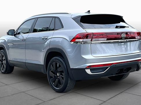 Used 2024 Volkswagen Atlas Cross Sport SE FWD image 12